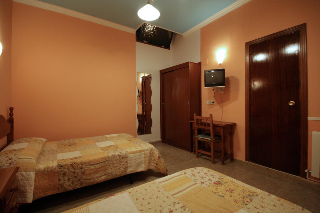 Hostal Rico มาดริด ภายนอก รูปภาพ
