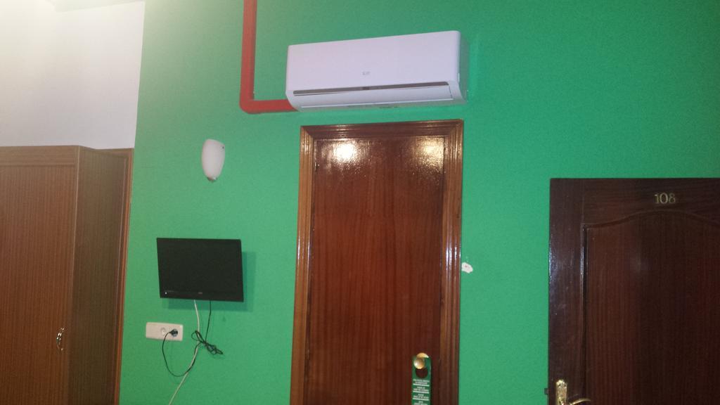Hostal Rico มาดริด ภายนอก รูปภาพ