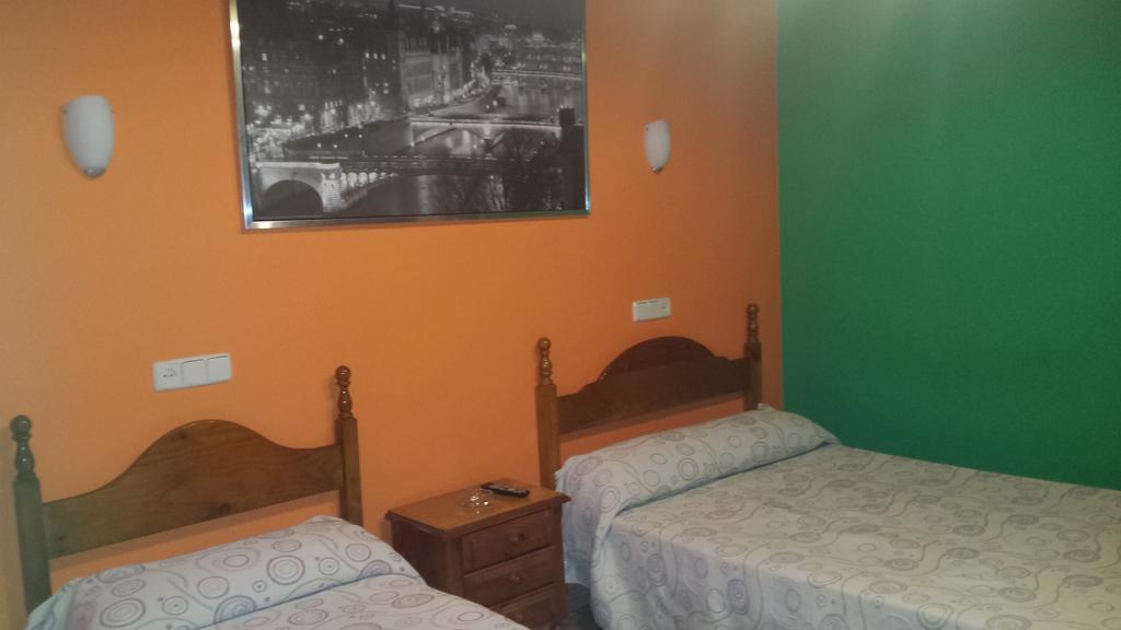 Hostal Rico มาดริด ภายนอก รูปภาพ