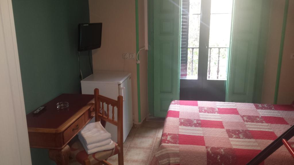 Hostal Rico มาดริด ภายนอก รูปภาพ