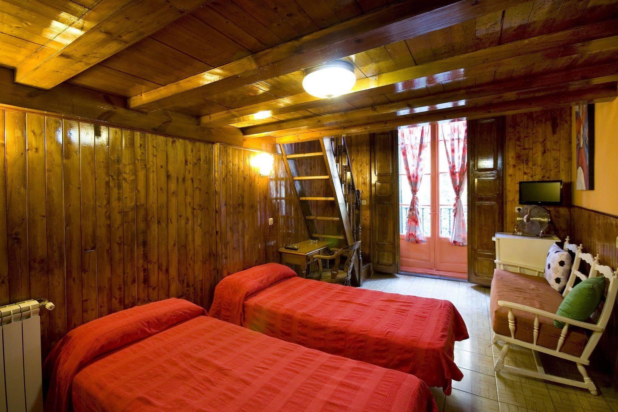 Hostal Rico มาดริด ภายนอก รูปภาพ