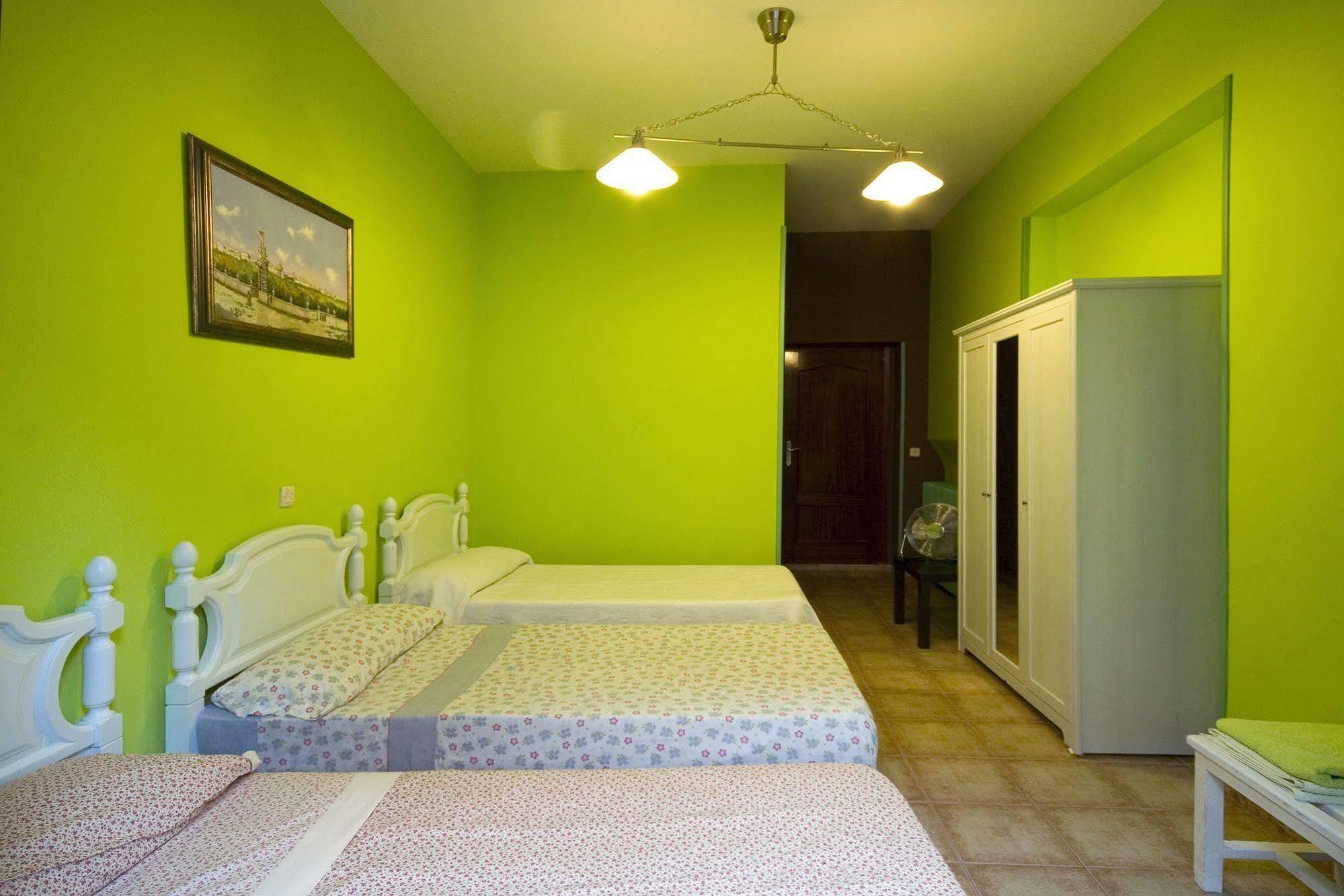Hostal Rico มาดริด ภายนอก รูปภาพ